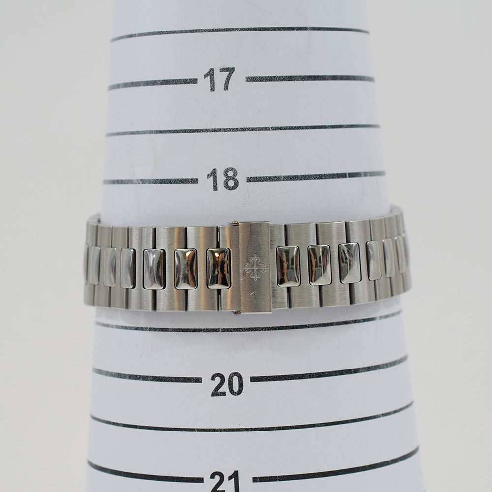 Patek Philippe Nautilus 5712/1A-001
